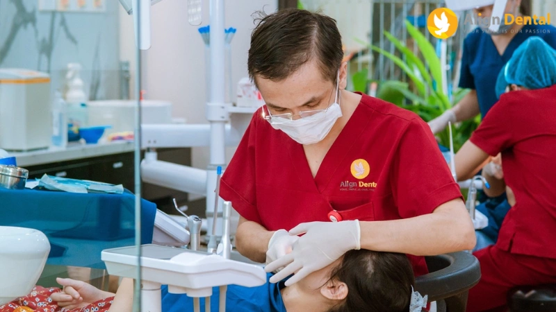 trồng răng implant cho người già